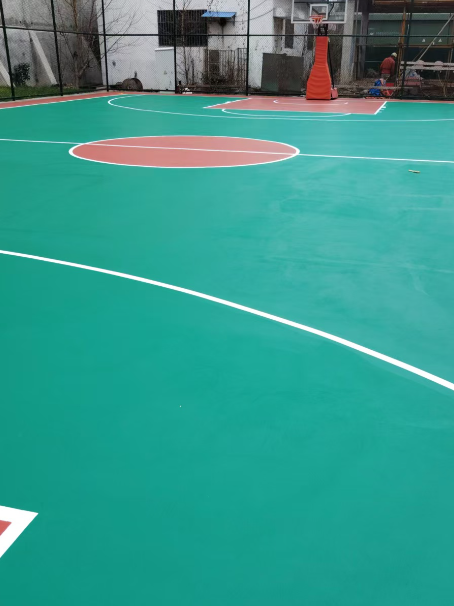 会泽 球场长期使用易出现地面开裂